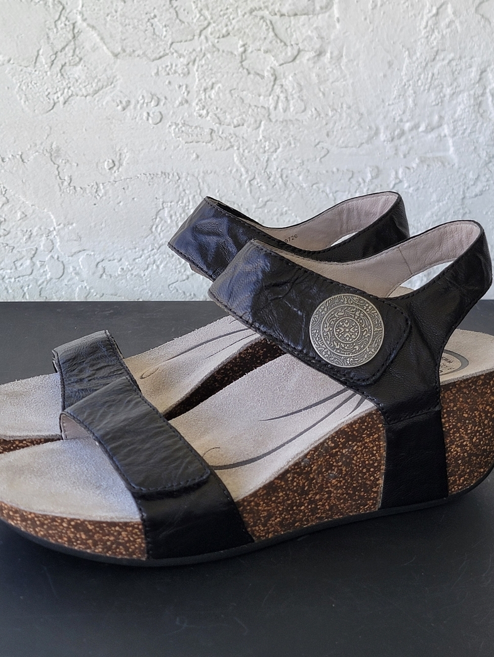Abeo Women's Una Sandal Size 9 Wedge Heel Platform Black Leather Ankle Strap